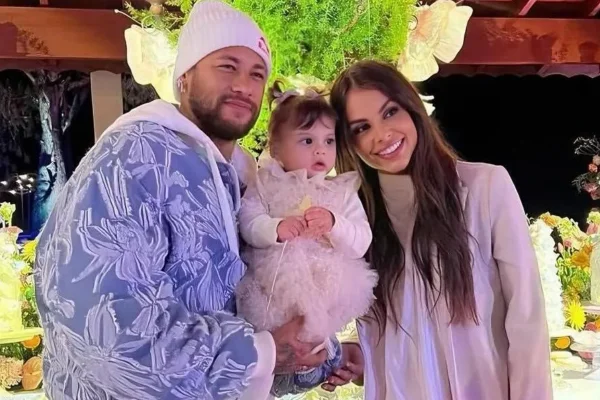 Internauta ri de Amanda Kimberlly após vazar endereço; veja prints