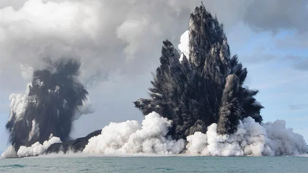 Erupção de vulcão em Tonga