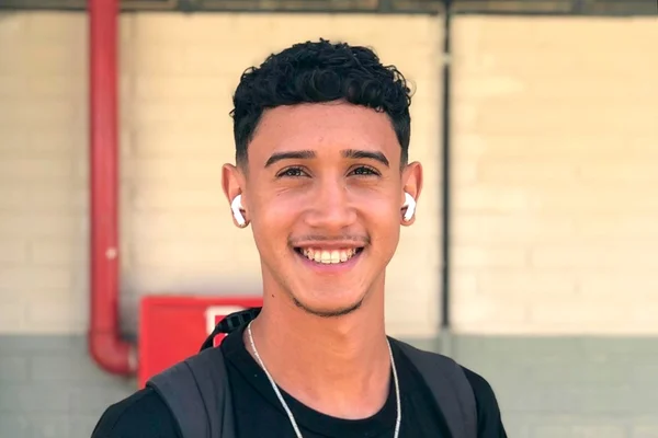 Gabriel Henrique Souza Veras, garoto de 18 anos que morreu ao sofrer um choque em uma quadra de futebol em Luziânia (GO)