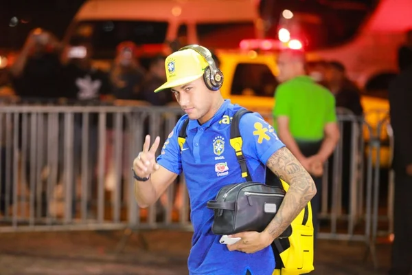 Seleção brasileira desembarca no DF para começar a disputa olímpica