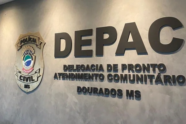 Imagem colorida,Homem pede ajuda com suposta mordida de cão, "surta" e agride pessoas- Metrópoles