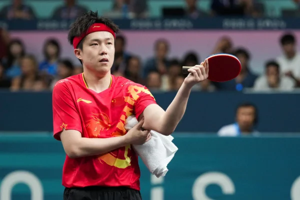 Imagem colorida de Wang Chuqin - Metrópoles