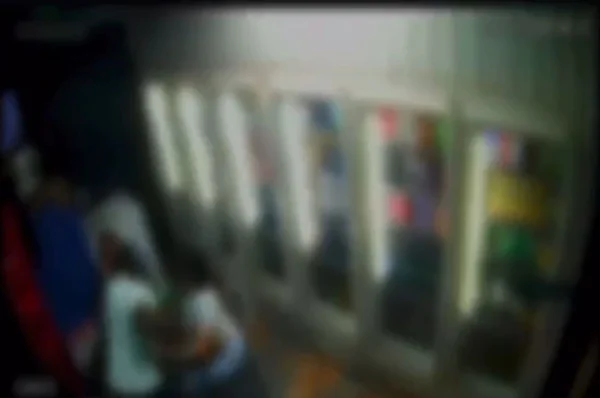 Vídeo: homem esfaqueia ex-mulher em distribuidora de bebidas do DF