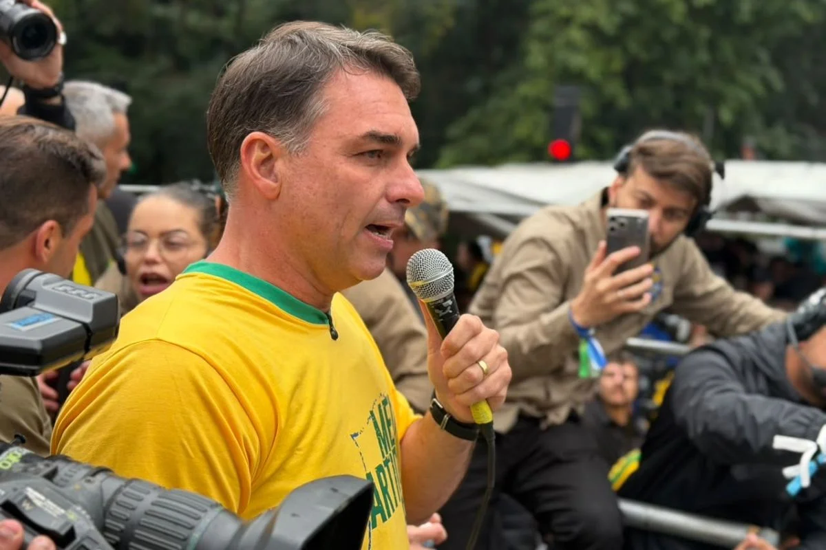 Flávio Bolsonaro na Paulista Flávio Bolsonaro na Paulista