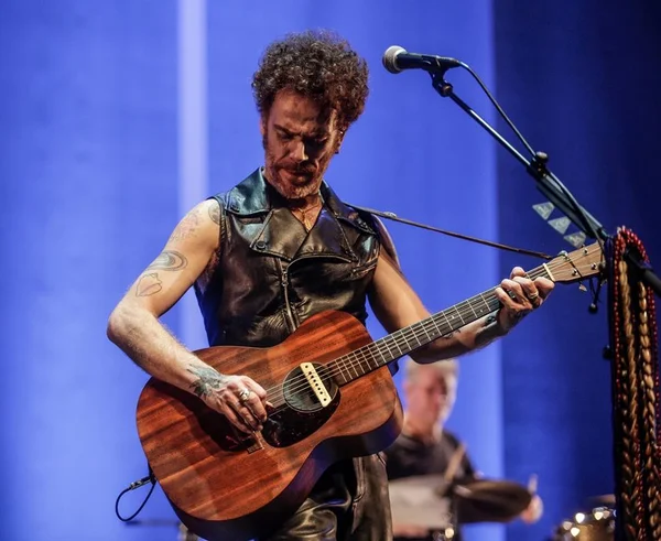 Nando Reis retorna a Brasília com turnê do novo disco “Jardim-Pomar”
