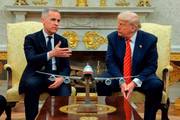 Donald Trump, presidente dos EUA,  e Mark Carney, Primeiro-ministro do Canadá