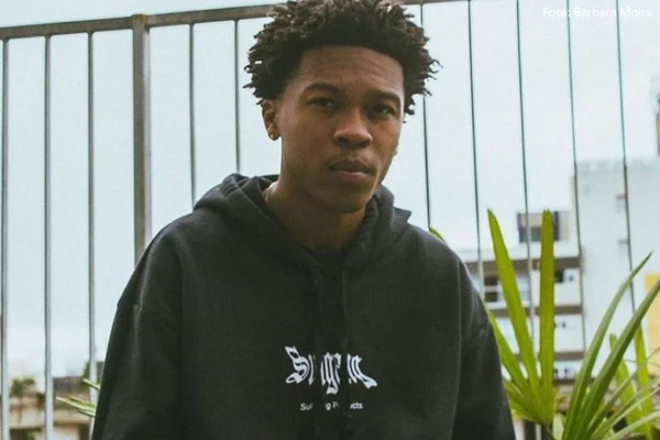Trapper Jé Santiago denuncia crime de racismo ao tomar vacina em SP