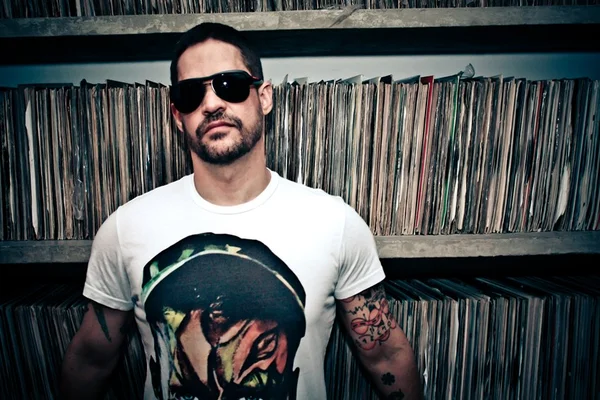 DJ Mau Mau toca na última edição da festa Let’s Dance