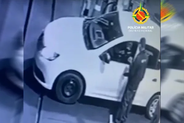 Vídeo: mulher que assaltava postos no DF sem descer do carro é presa pela PM