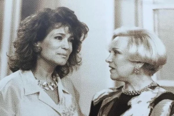 Suzana Vieira posta foto antiga para homenagear Nicette Bruno