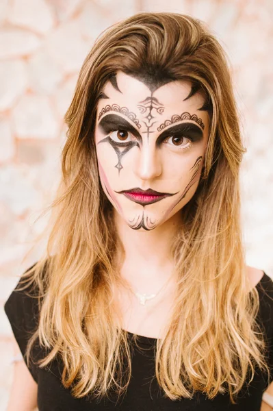 Jessica Almeida aposta em maquiagem gótica