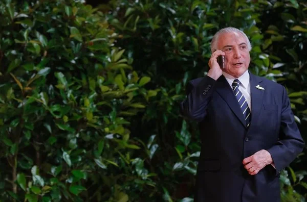 Por rejeição de denúncia, Temer vai ligar para 80 deputados