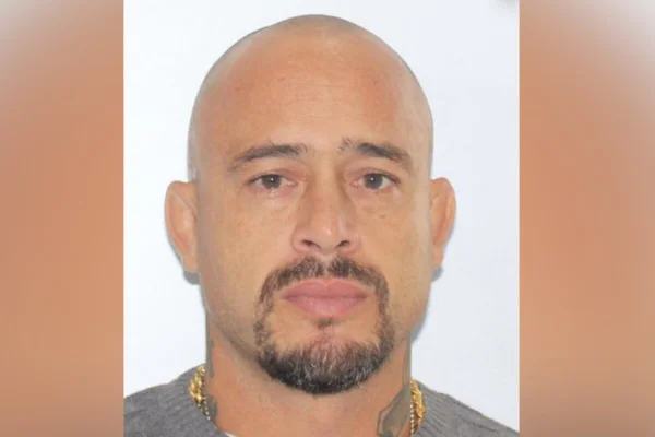 Homem branco, careca e de cavanhaque - Metrópoles