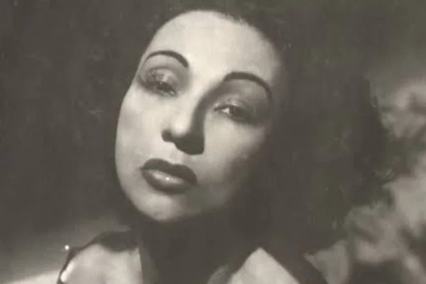 Foto colorida de uma mulher-Metrópoles