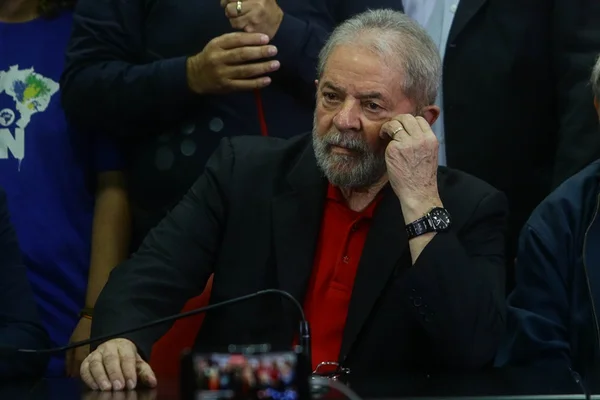 Lula diz que Moro “saiu do armário” ao aceitar convite para ministério