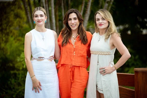 Ana Luiza Favato, Nara e Juliana Barbosa promovem tarde de compras