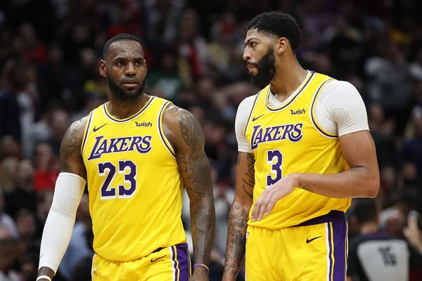 LeBron e Davis comandam vitória dos Lakers contra Warriors