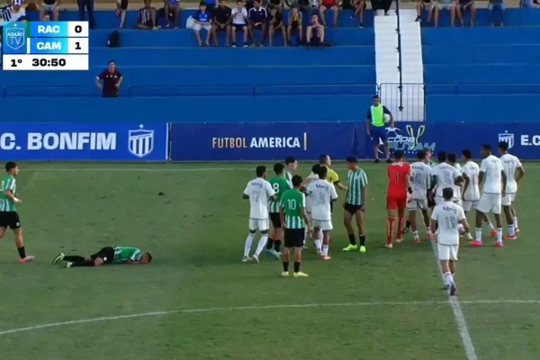 Imagem colorida da partida entre Atlético x Racing