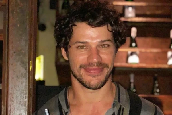 José Loreto confirma negociações para viver Chorão no cinema