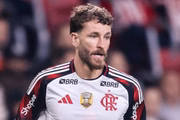 O zagueiro Léo Pereira