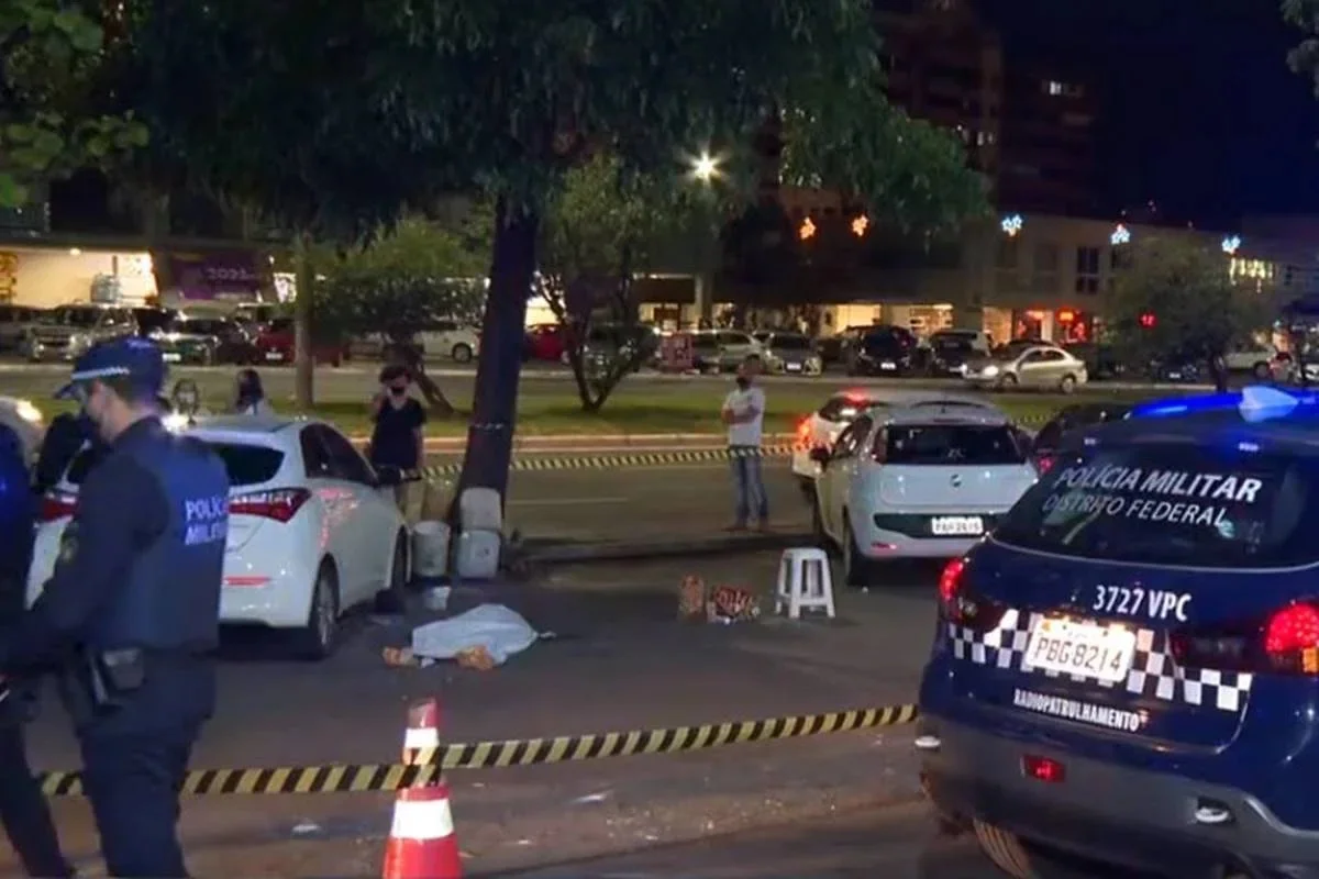 O crime foi cometido em frente a um restaurante no Sudoeste O crime foi cometido em frente a um restaurante no Sudoeste