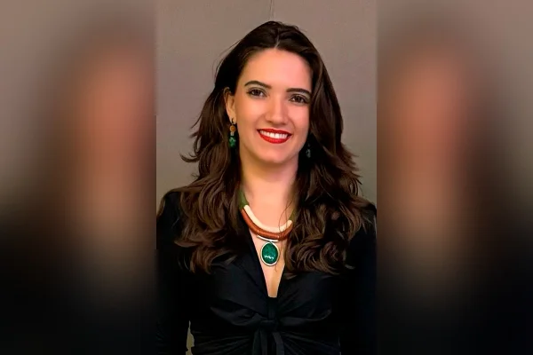 Foto colorida de Larissa Leão