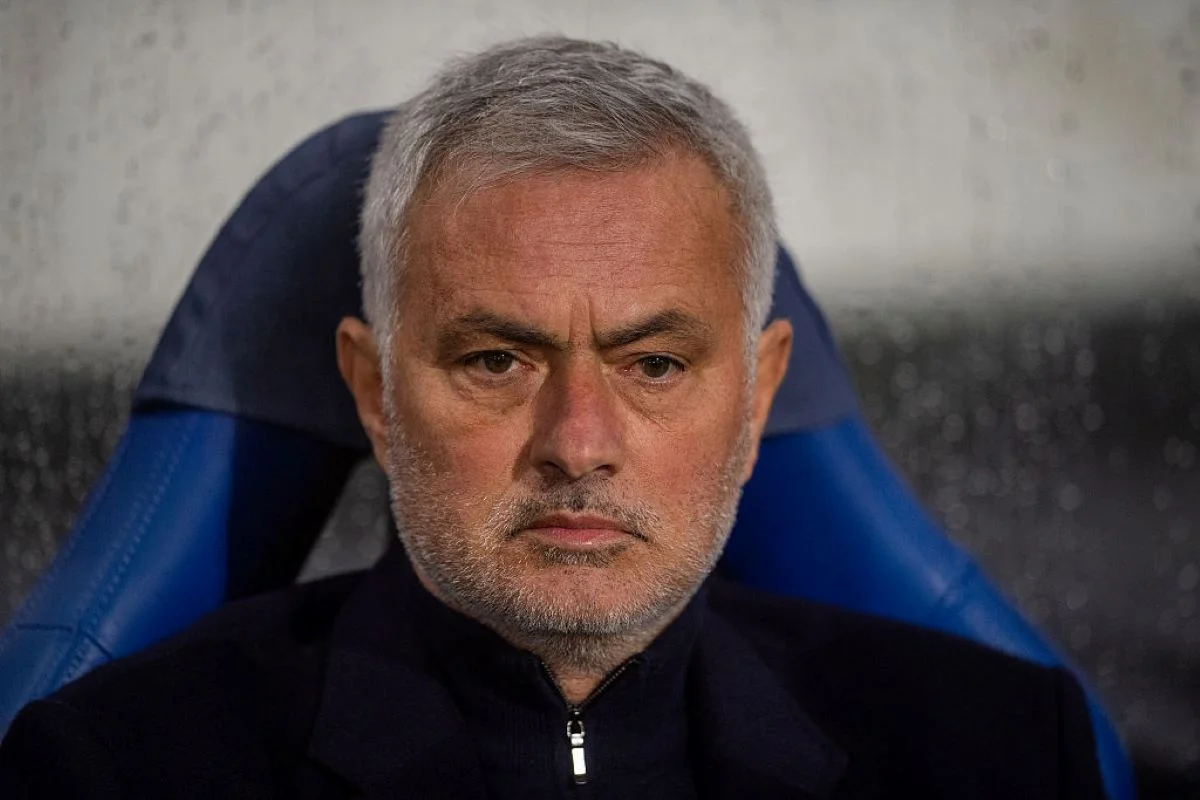 Mourinho tinha acordo para substituir Ferguson no United, mas desistiu