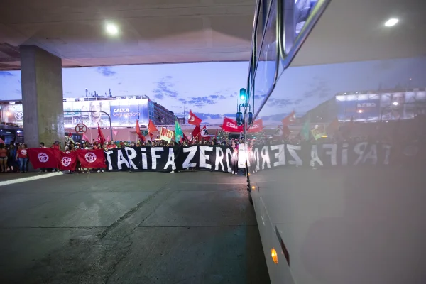 GDF tem dez dias para explicar aumento das passagens de ônibus e de metrô