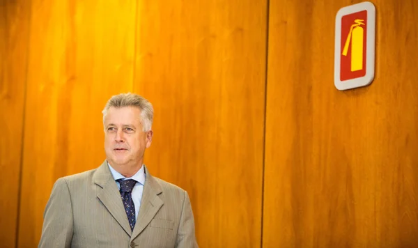 Rodrigo Rollemberg anuncia como vai pagar salário dos servidores