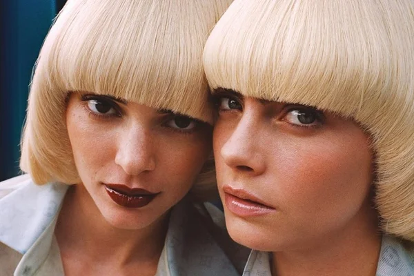 Kendall Jenner e Cara Delevigne decretam: os anos 1970 voltaram