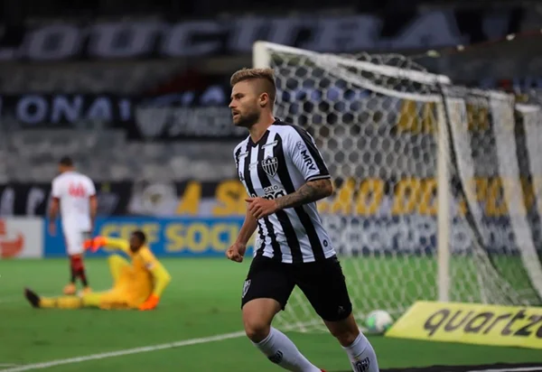Atlético-MG passeia no Mineirão e goleia o Flamengo por 4 x 0