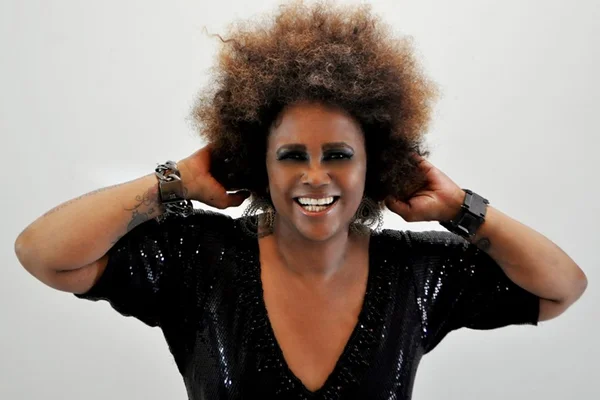 Sandra de Sá estreia no teatro em musical sobre os anos 1980