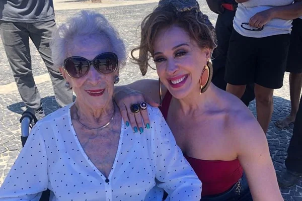Claudia Raia fala de saudade no aniversário da mãe, dona Odette: "Vive para sempre" - Metrópoles