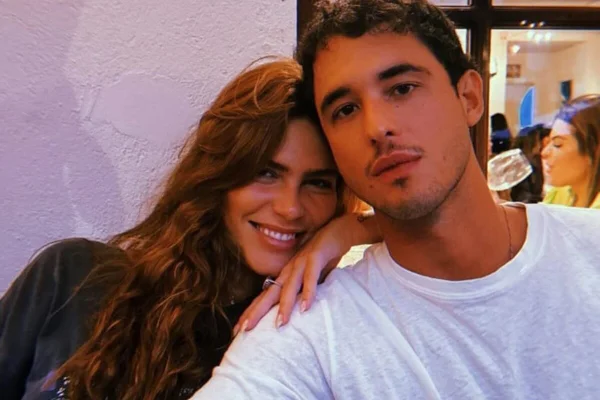 Mariana Goldfarb e o namorado, Rafael Kemp posam juntos - Metrópoles