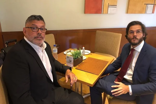 Túlio Gadêlha posta foto com Alexandre Frota após processá-lo
