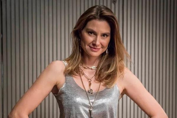 Lavínia Vlasak volta à TV e comemora: “A vida foi boa para mim”