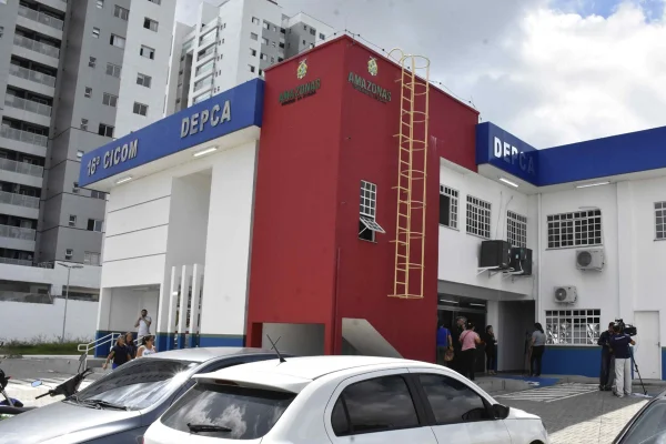 Técnico de enfermagem estupra menina em banheiro de hospital infantil