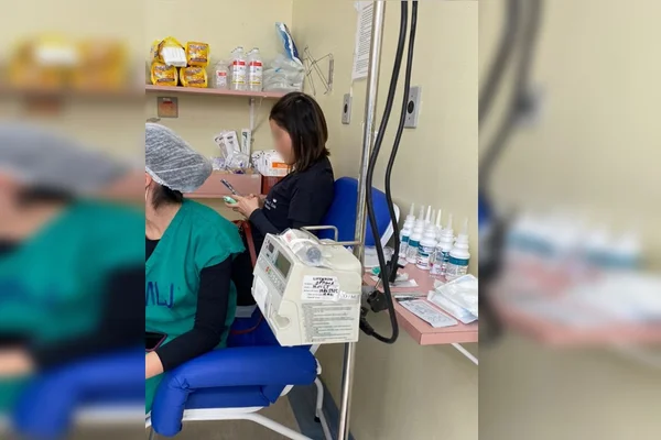 Aluna de medicina é flagrada com cigarro eletrônico em parto