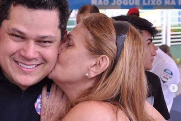 Presidente do Senado, Davi Alcolumbre (DEM-AP), com a mãe, Julia Alcolumbre
