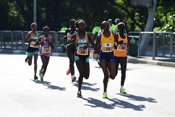 Campeã olímpica, queniana sobra e vence São Silvestre com recorde