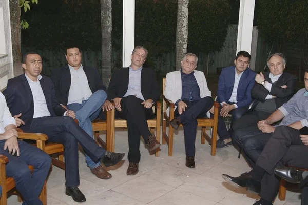 Terceira via decide não esperar por Frejat e faz mais reuniões