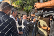 Lula cumprimenta moradores da Favela do Moinho, em São Paulo, no fim de junho