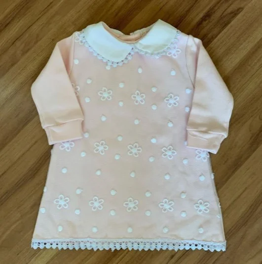 Ticiane Pinheiro colocou as roupinhas da filha, Manuella, à venda no brechó Ticiane Pinheiro colocou as roupinhas da filha, Manuella, à venda no brechó