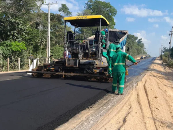 Rodovia AM-010 em obra