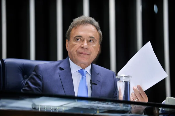 Sem candidato forte ao Senado, esquerda ameaça voto útil contra Moro