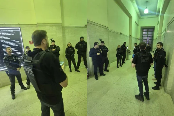 Montagem mostra duas fotos coloridas lado a lado com policiais vestidos com roupas pretas - Metrópoles