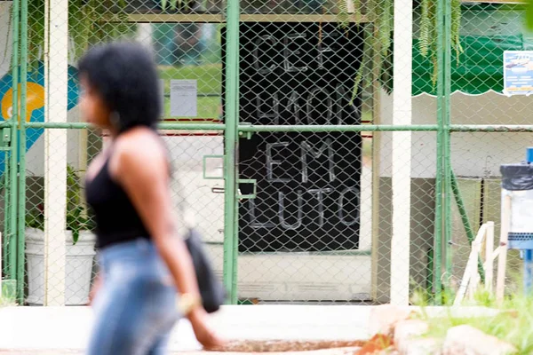 Esposa relata desespero ao ver professor agonizar após beber suco