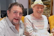 Raul Gil e Raulzinho gravam juntos para o Instagram