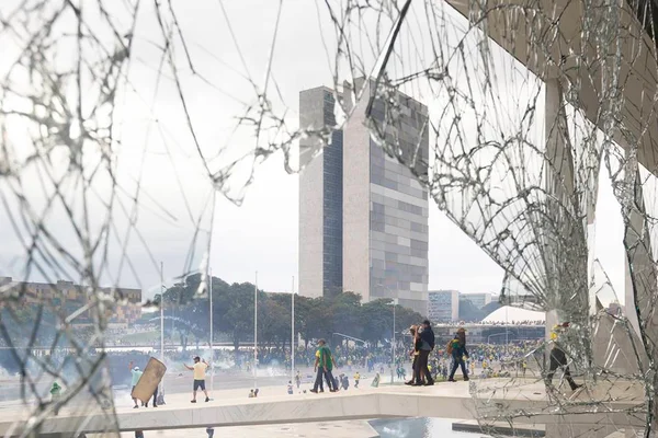 Fotojornalistas do Metrópoles terão trabalhos expostos em exposição sobre o 8/1
