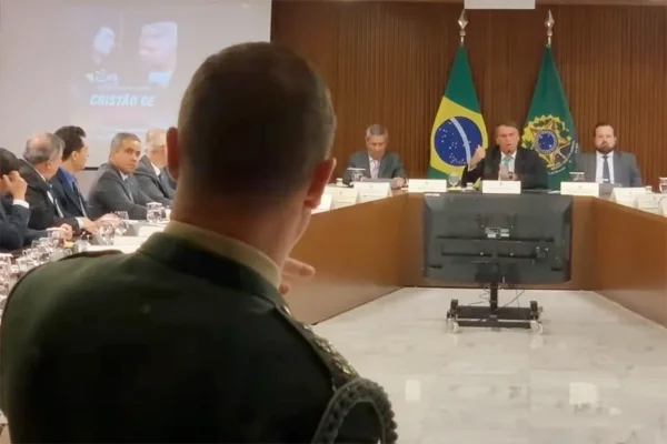 Moraes quebra sigilo de reunião de Bolsonaro e ministros; veja íntegra